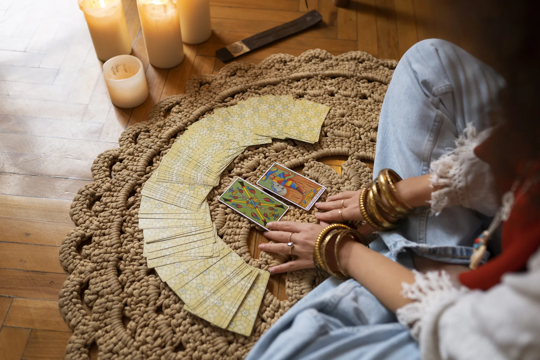 Lectura de cartas Rider Waite sobre una mesa
