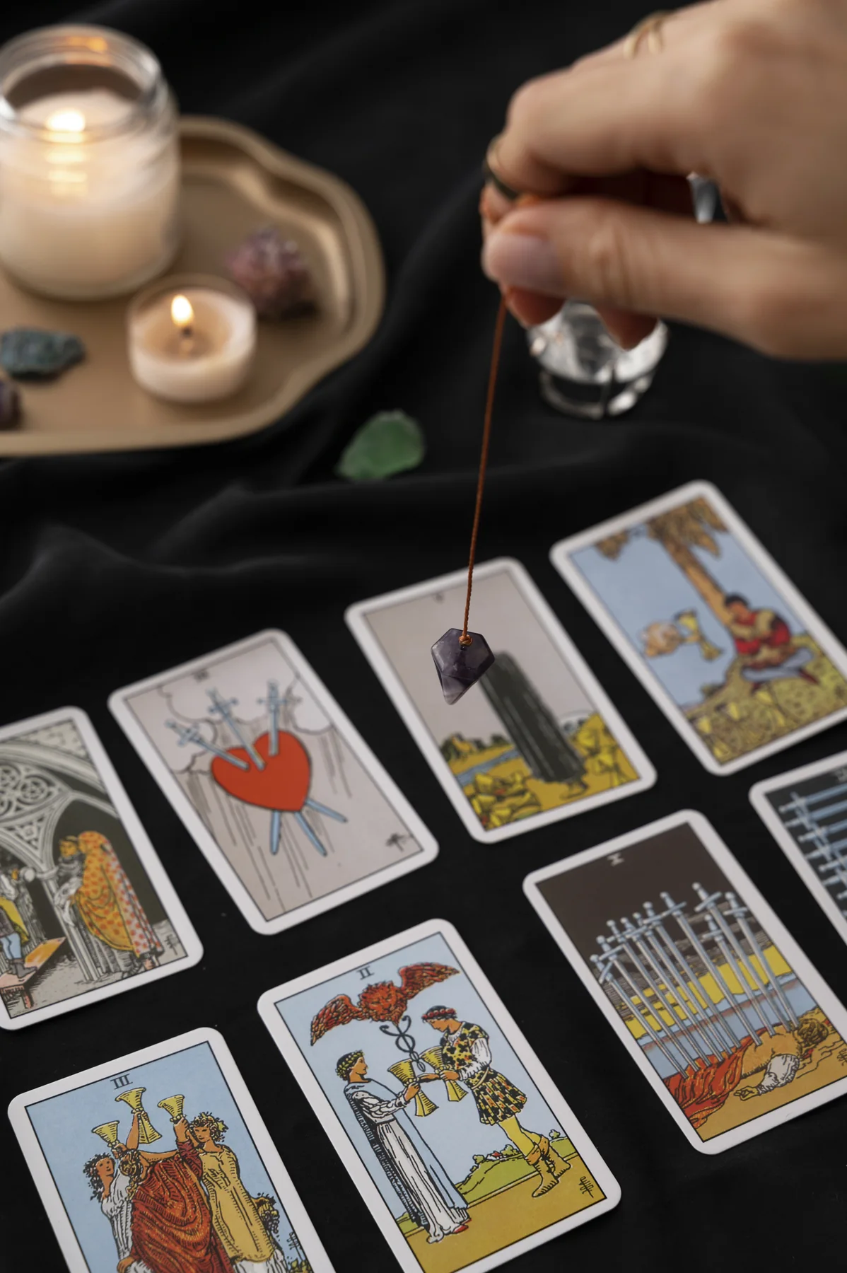 Cartas y elementos relacionados con el tarot